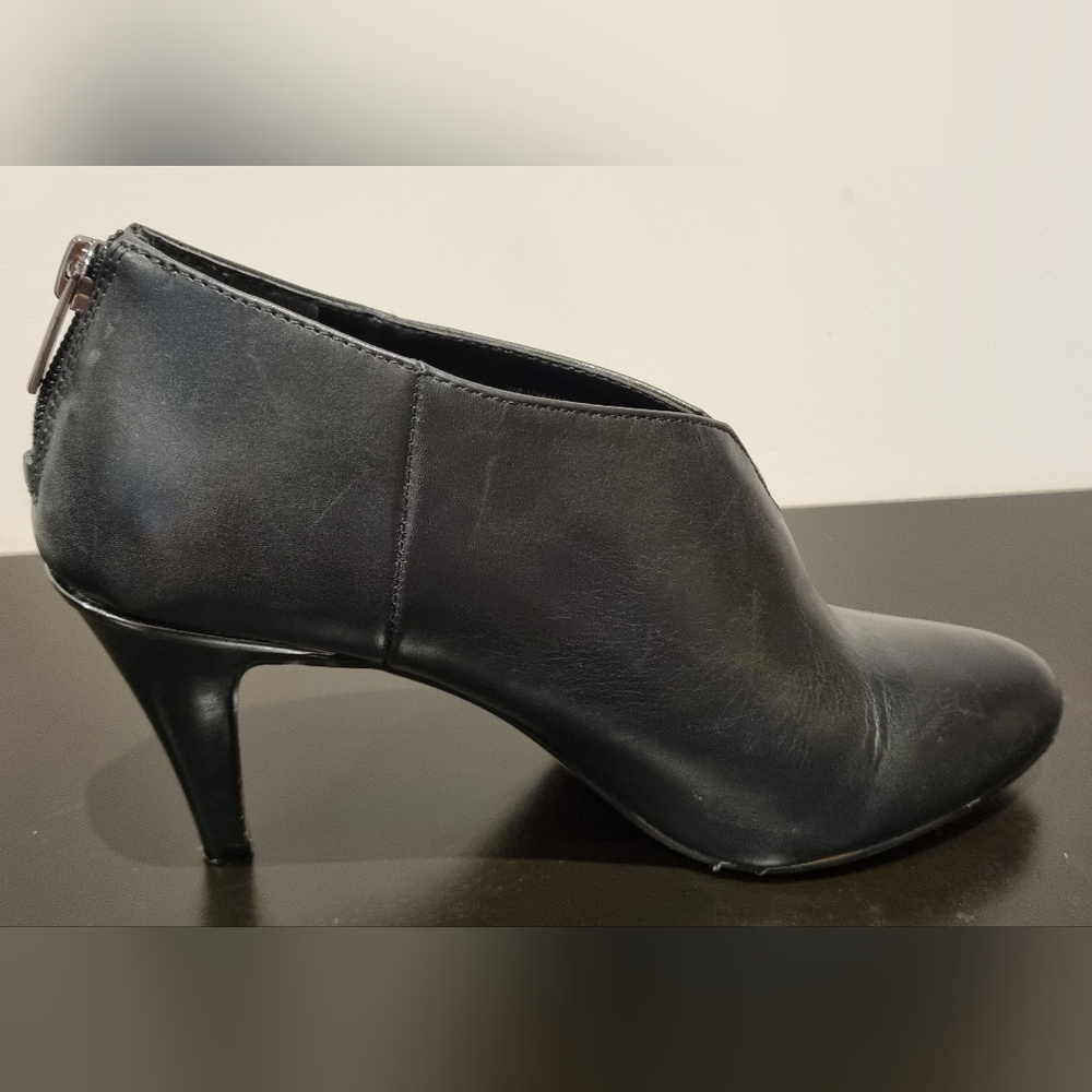 VINCE CAMUTO Vyammi Black Leather Women's Zip-Up Bootlets Size 7.5 B/38 3" Heel - Picture 11 of 13